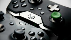 Read more about the article Which Controllers Work With The Xbox One